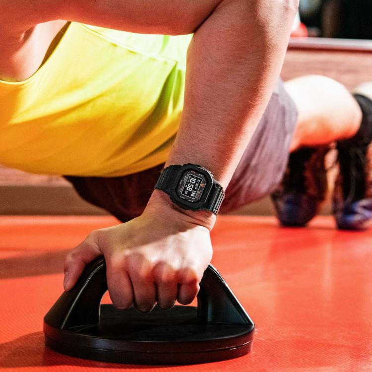 選べる特典付 カシオ 腕時計 G-SQUAD ソーラー USB充電 Bluetooth デジタル メンズ 国内正規品 DW-H5600-1JR 時計スタンド付