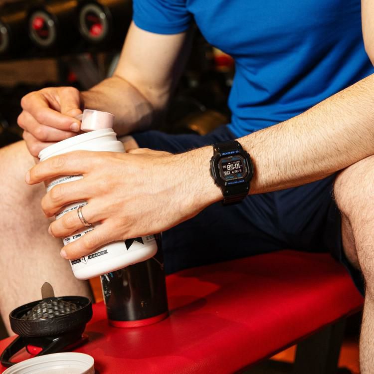 カシオ ジーショック 腕時計 ジースクワッド ソーラー USB充電 Bluetooth メンズ 国内正規品 DW-H5600-1A2JR 木製時計スタンド付